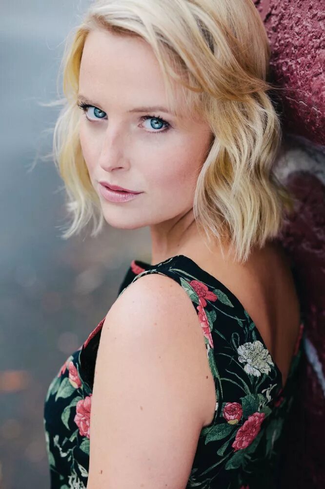 Sarah smyth ноги. Sarah smyth. Сара смит. Сара смит фото. Сара смит сверхъестественное.