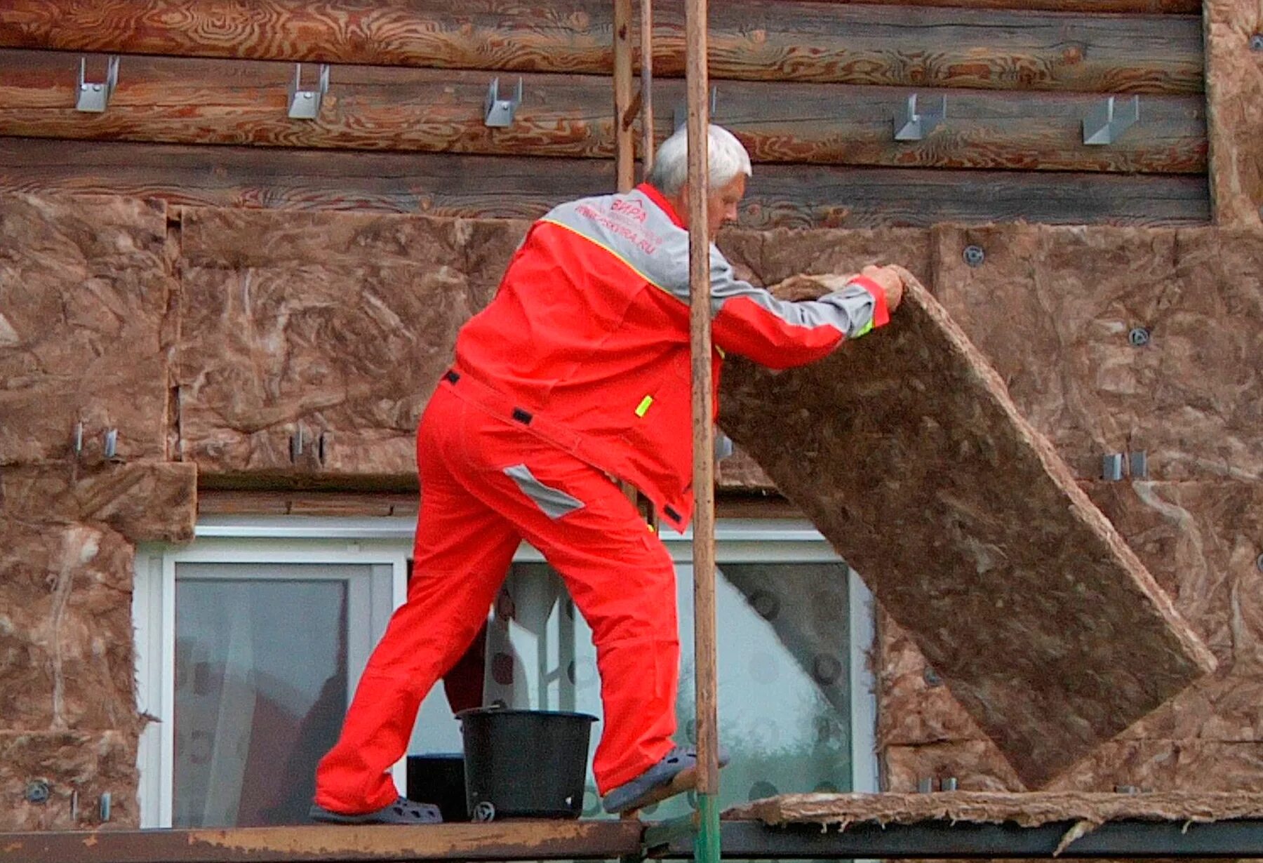 Минвата под штукатурку фасада. Утепление фасада дома снаружи минватой. Штукатурка на минеральную вату. Вата снаружи. Вата снаружи.