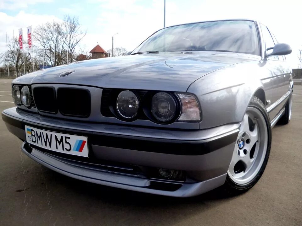 Передний бампер е34. BMW e34 m Technic. Бампер БМВ е34 540. БМВ е34 м бампер. BMW e34 m Technic обвес.