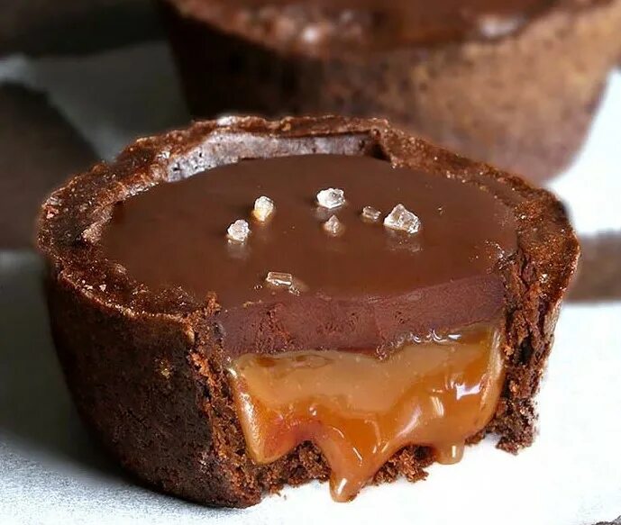 Последней сладкой. Последней сладкой. Sweet treats. Шоколадные конфеты. Клубника в шоколаде с фруктами.