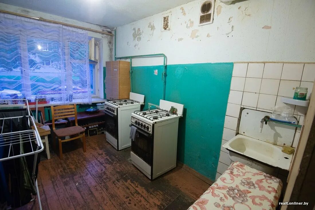 Комната общего пользования в коммунальной. Комната в коммуналке. фото комнаты в коммунальной квартире. спальня в коммуналке. ремонт в коммунальной квартире.