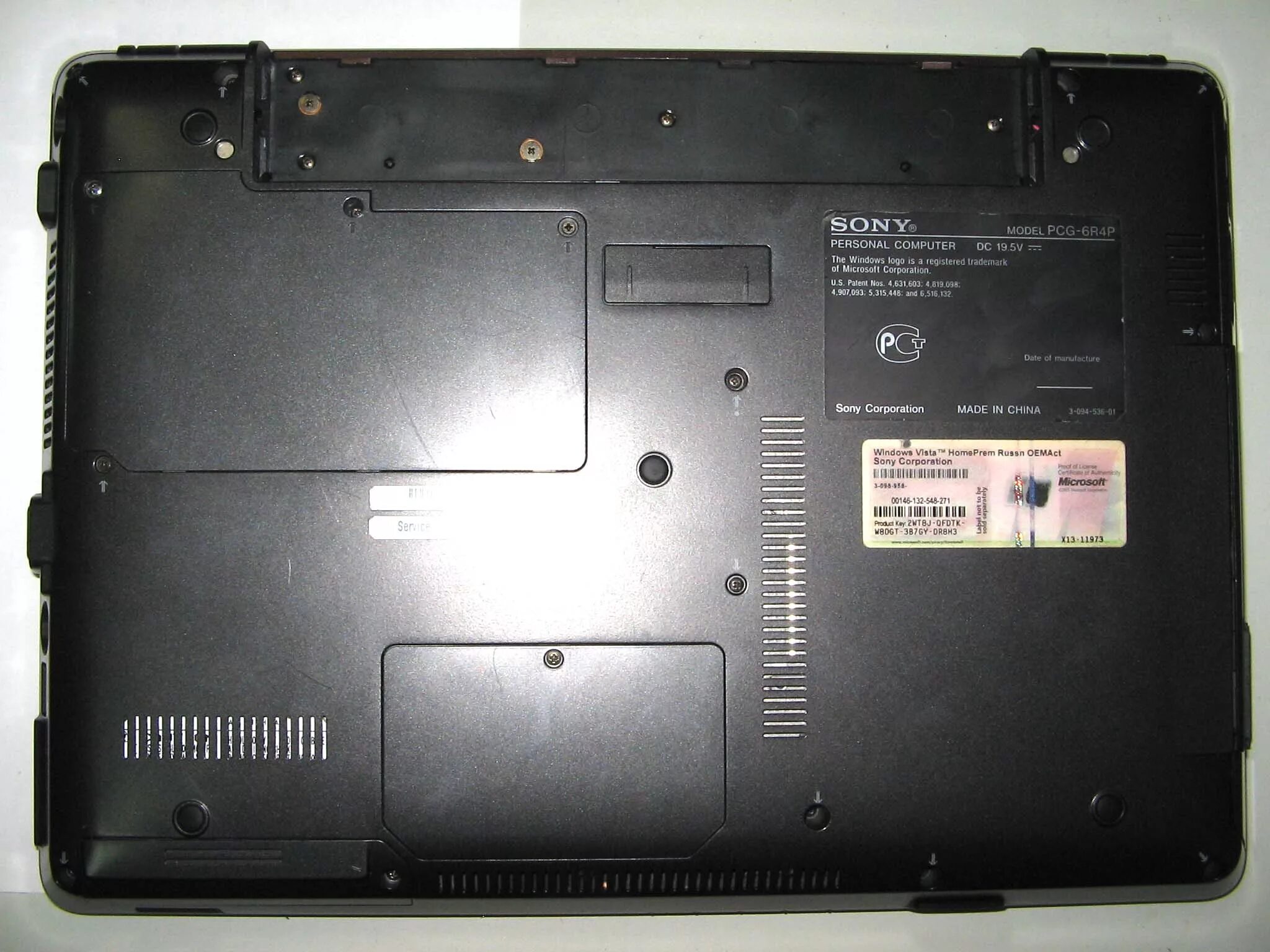 Ноутбук снизу. VGN-c2zr. Наклейка снизу ноутбука ASUS. Крышка ноутбука Sony VAIO.