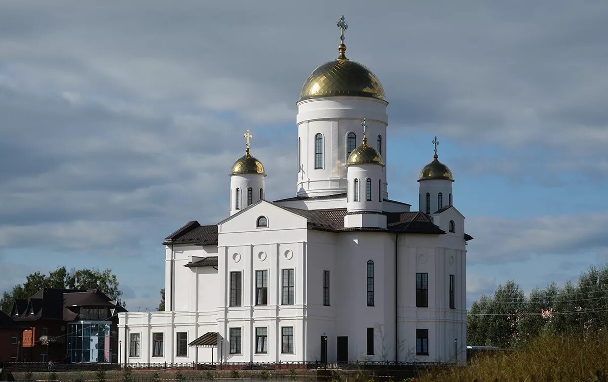 храм георгия победоносца ярцево. храм георгия победоносца ярцево. храм георгия победоносца ярцево смоленская область. патриархткирилл в ярцево. храм георгия победоносца ярцево смоленская область.