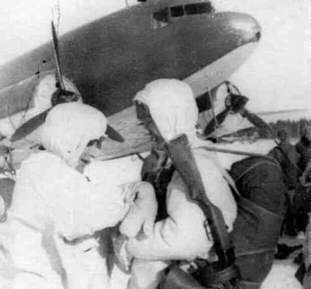 Операция десант. Специальные войска. Спецназ ссо десантирование. Гостомель бои десант аэродром. Десантирование вдв ссср.