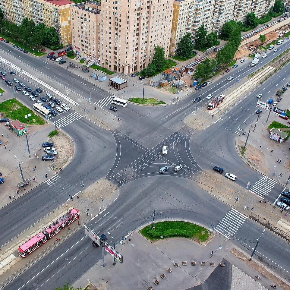 Город на перекрестке дорог. Митино 2 перекресток. Перекресток дорога. Большой перекресток. Пересечение дорог.