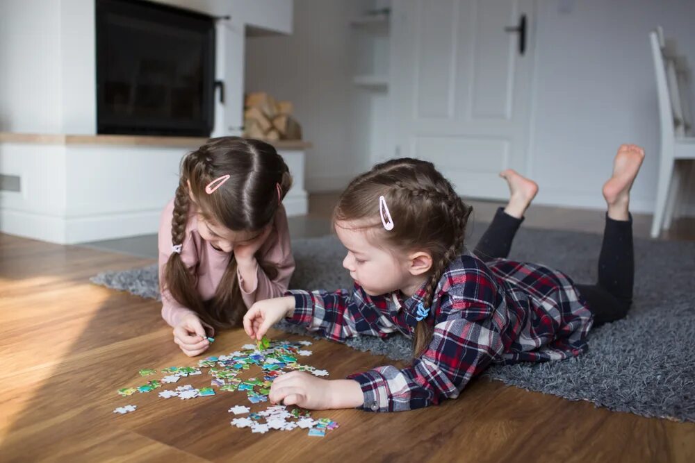 Игры пазлы. Семья собирает пазлы. Игра пазлы на андроид. Kids puzzle games. Огромный пазл собрать.