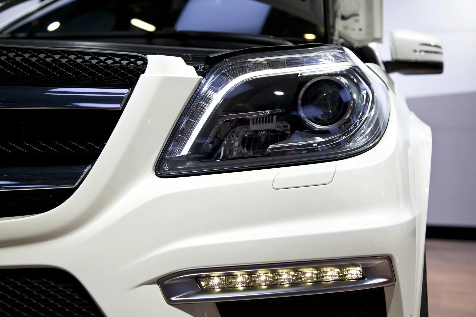 Фары mercedes amg. Фара мерседес e63 amg. Mercedes amg фары. Mercedes amg фары. Mercedes amg фары.