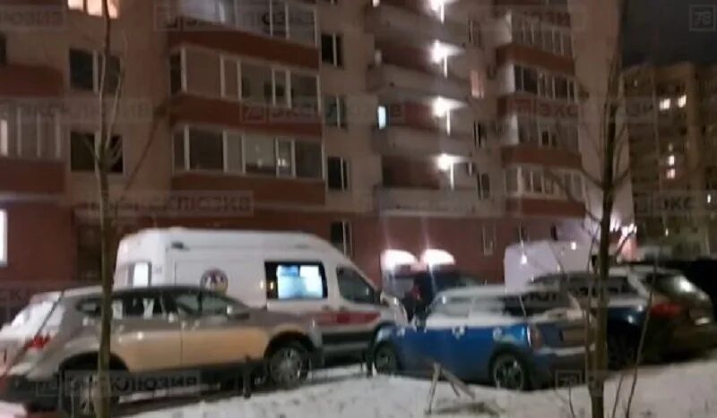 Мужчина упал с балкона СПБ. С 11 этажа упал мужчина с балкона. Мужчина упал с 88 этажа в Питере.