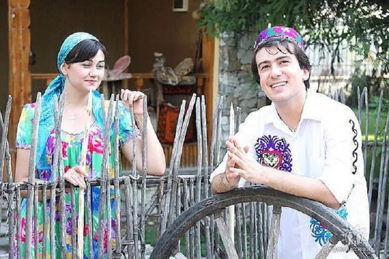 Отношения по таджикски. Узбекские женщины. Таджикские парни. Красивые таджики. Таджикские парни и девушки.