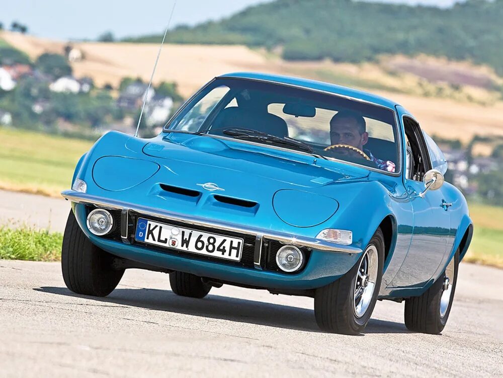 Кто выпускает автомобиль. Опель gt 1968. Opel gt. Opel gt 1968 1973. Opel gt 2007.