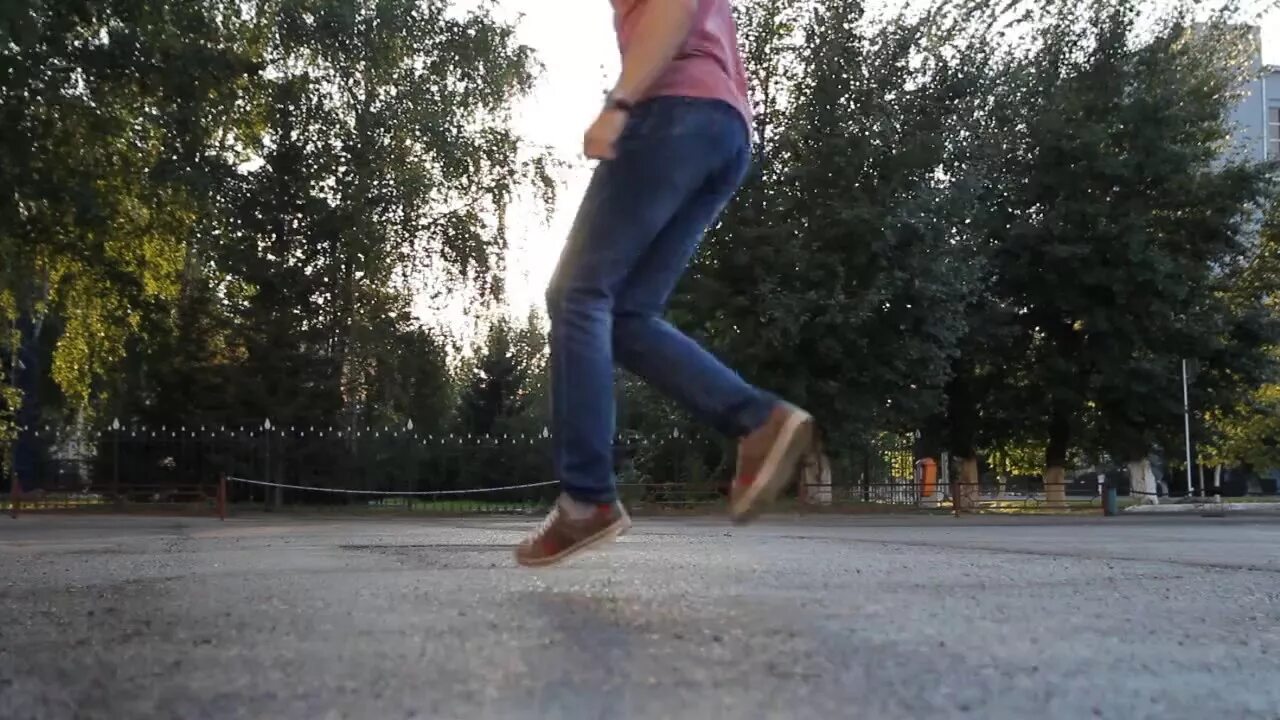 Drum and bass. Драм энд бейс видео обучение. Танцы под драм-н-бейс. Dnb девушки. Танцевать днб.