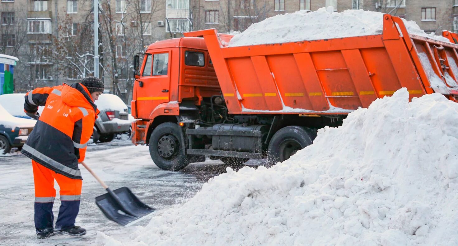 Уборка снега КАМАЗ 6520. Вывоз снега КАМАЗ. Самосвал со снегом. КАМАЗ со снегом.