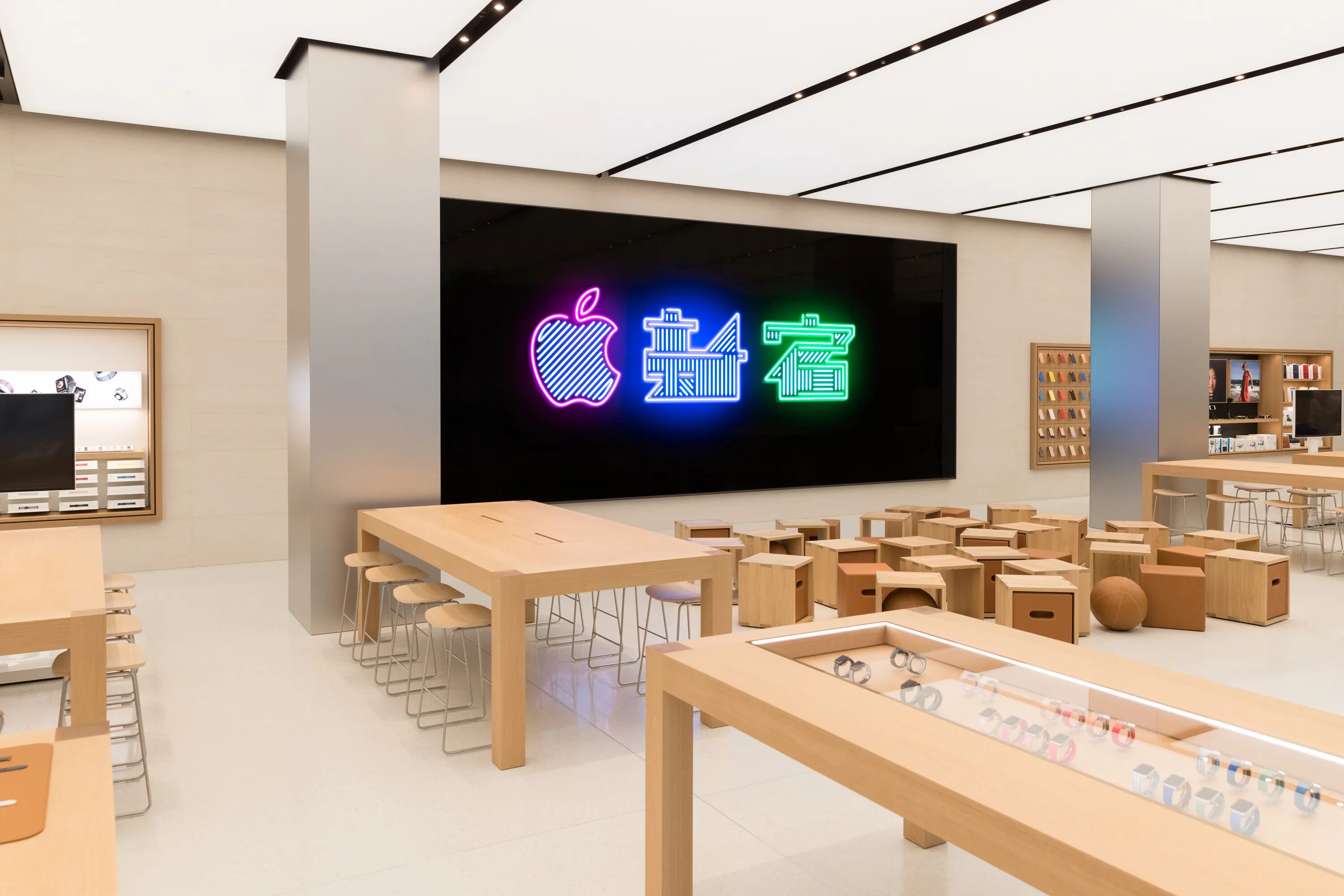 Apple store в россии. Эпл стор эпл стор. Apple Store 2021. Apple Store 2022. Фирменный магазин эпл.