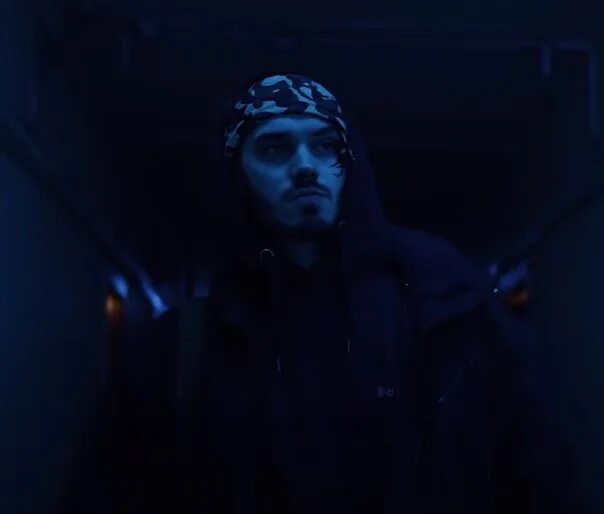 Mnogoznaal гостиница. Mnogoznaal рэпер. Mnogoznaal гостиница. Многознал арты. Многознал альбом обложка гостиница космос.