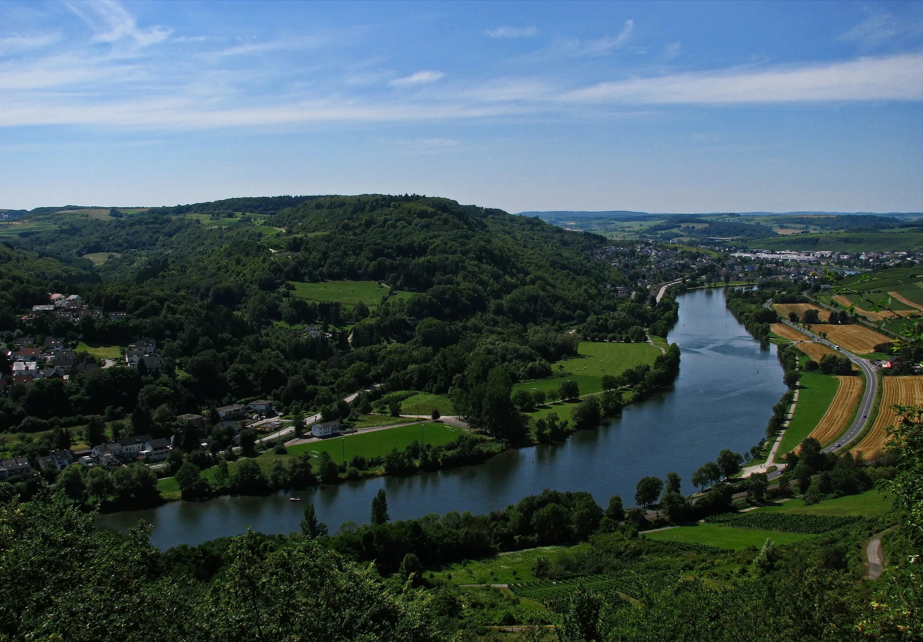 Как называется река германии. Реки Мозель и Рейн. Река Мозель во Франции. Река Эльба в Германии. Долина Мозеля Люксембург.