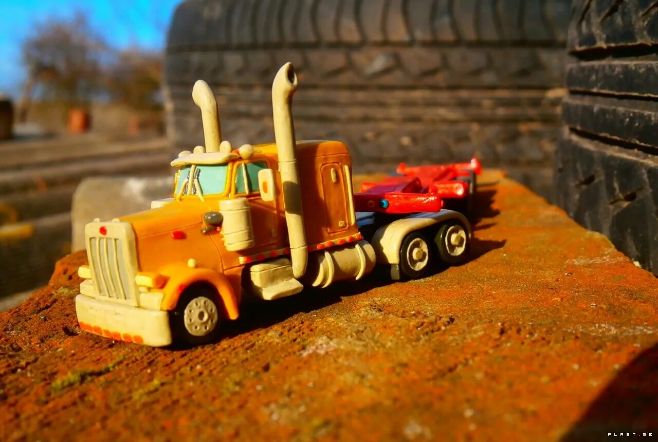 машинка из пластилина грузовая. лепка грузовик. грузовик даф 105 из мадель. машинка из пластилина. поделки из пластилина машины.