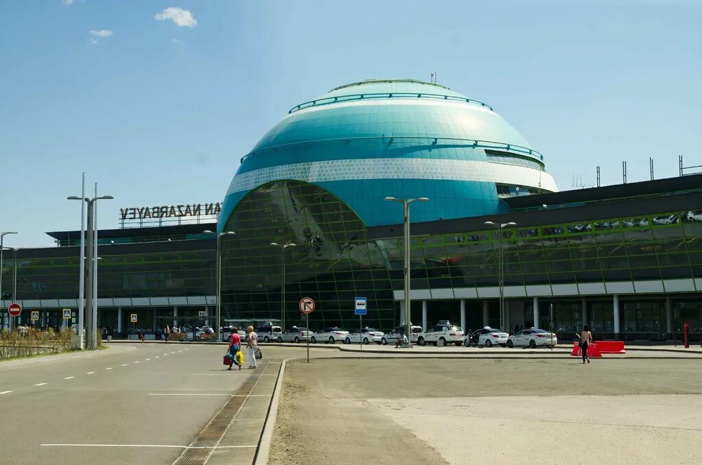 Сколько аэропортов в астане. Международный аэропорт Нурсултан Назарбаев. Астана Казахстан аэропорт Нурсултан. Нурсултан город аэропорт. Международный аэропорт Астана терминалы.