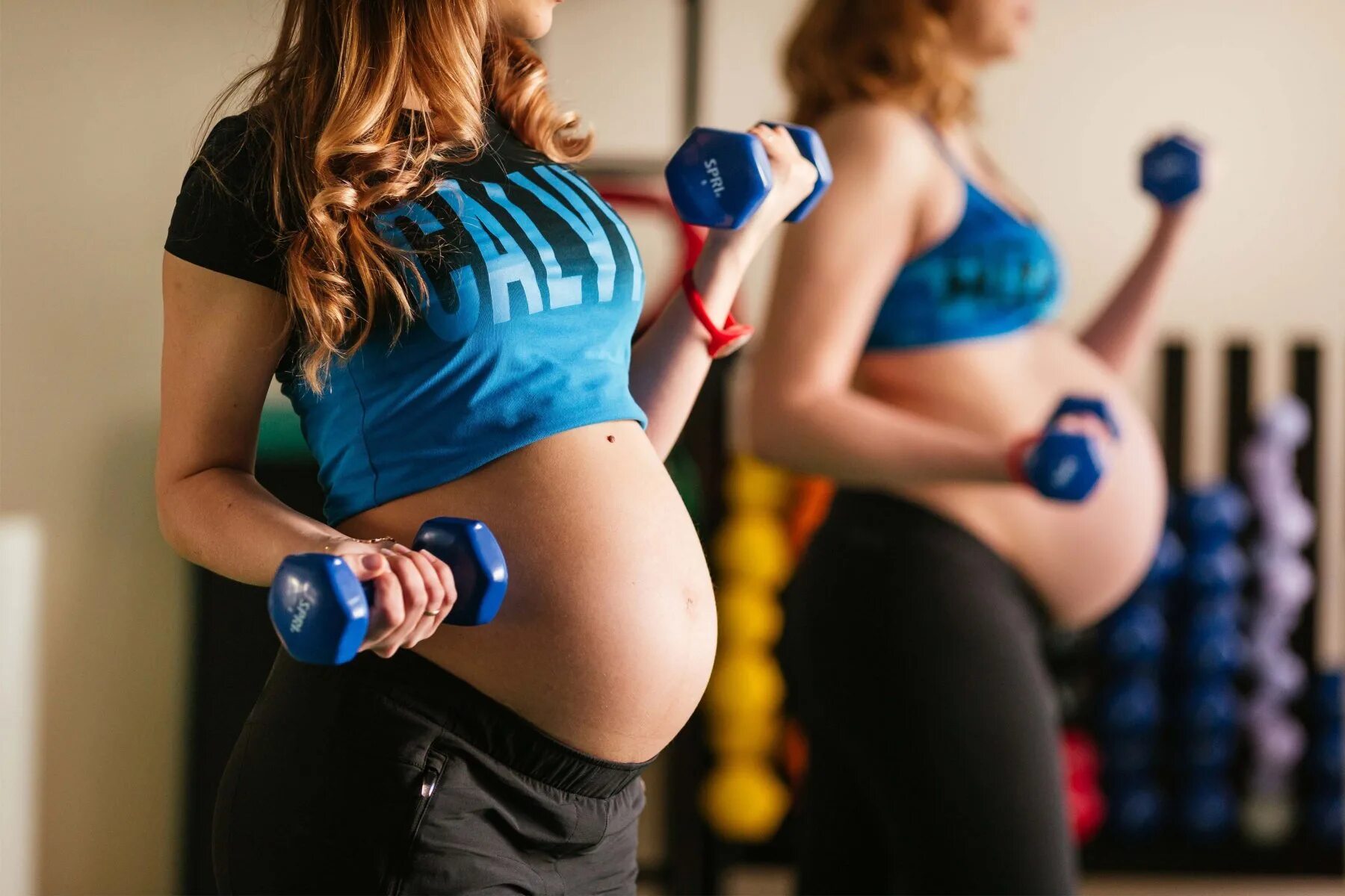 Фитнес для беременных. Фитнес беременные. Беременность и спорт. Спортивные беременные женщины.