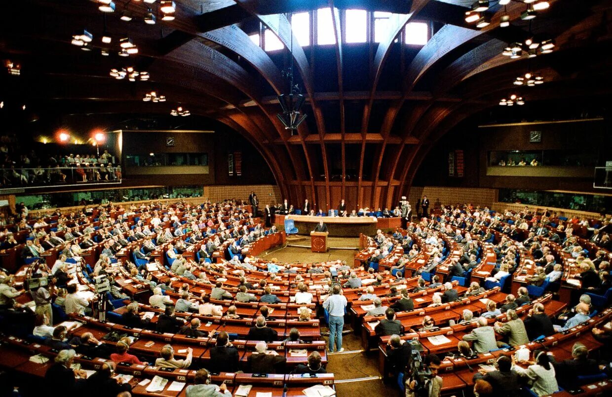 Совет европы рф. Парламентская Ассамблея совета Европы. Совет Европы 1996. Флаг парламентской Ассамблеи совета Европы. Совет Европы 2022.