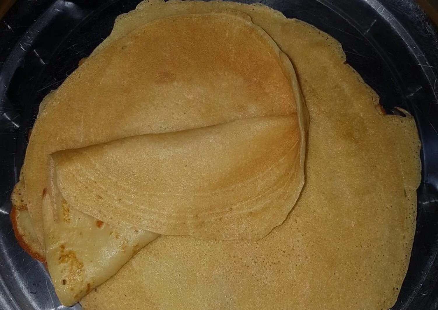 Блины стакан кипятка. Блины стакан кипятка. Блины на кефире с кипятком с дырочками. Блины на кипятке. Заварные блины на кефире и кипятке.