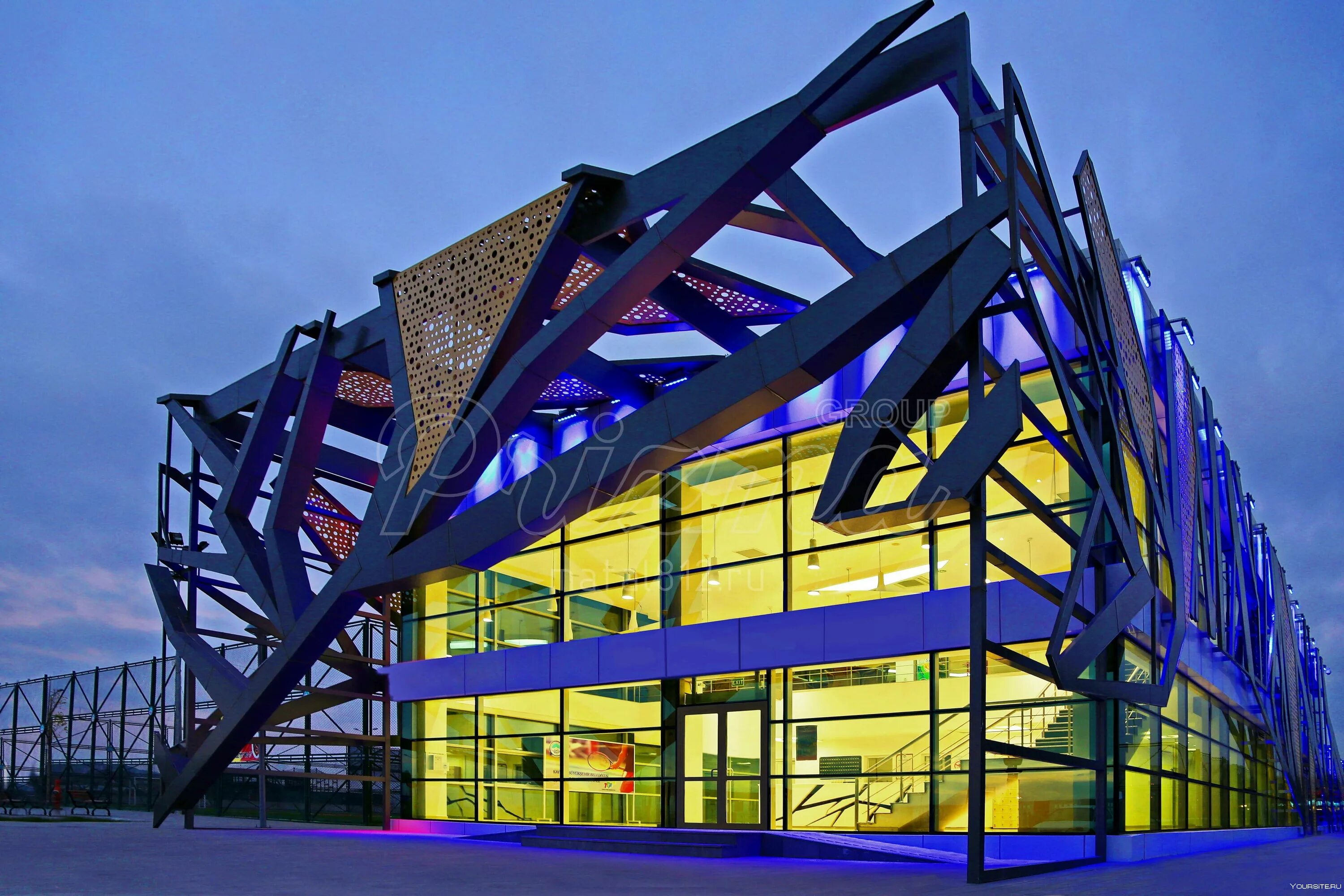 Многофункциональный центр STADSHUISNIEUWEGEIN, Нидерланды. Спорткомплекс Европа архитектура. Общественные здания Архдейли. Sport Complex архитектура.