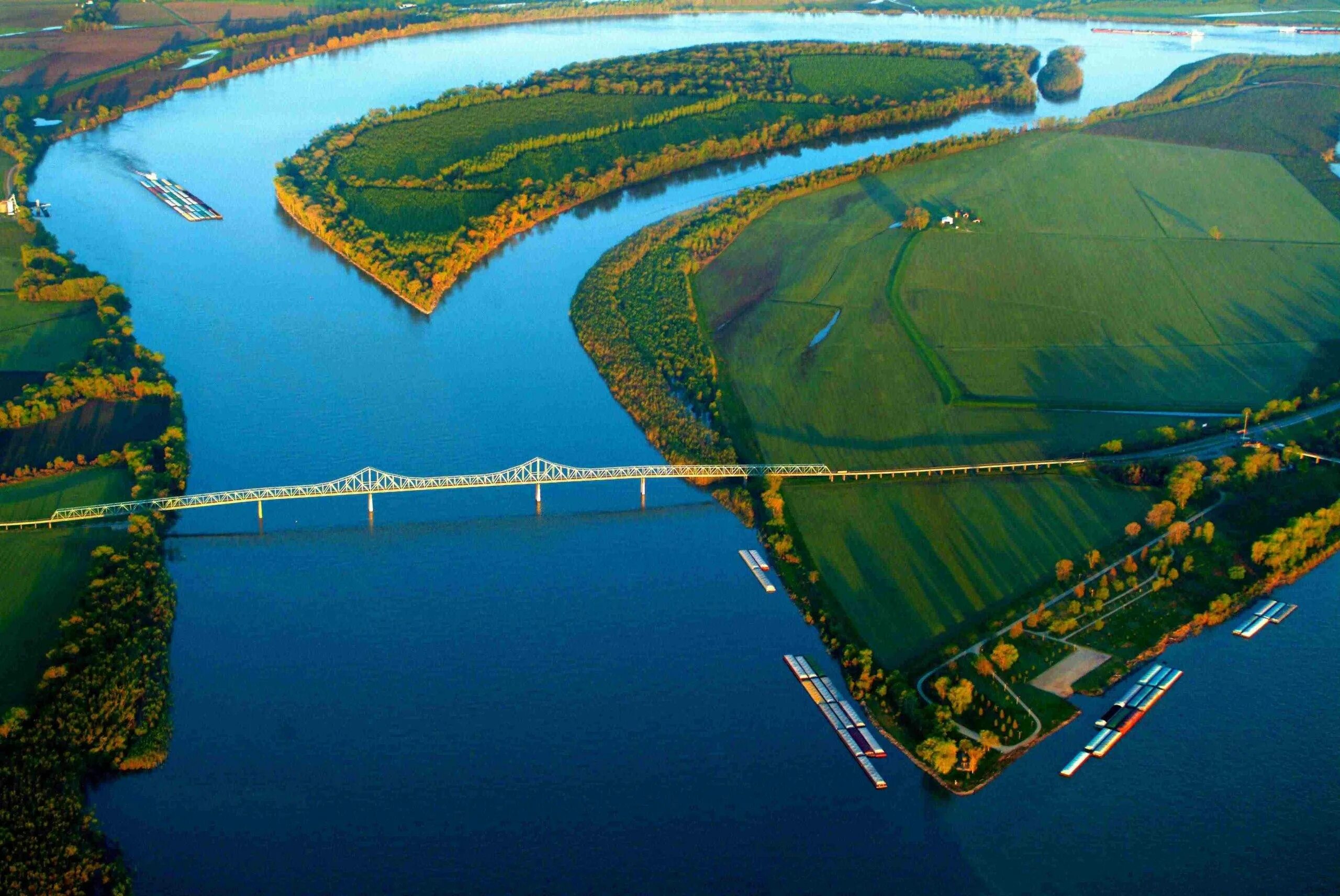 В каком городе две реки. Ярославль волга и которосль. Река омь в омске. В каком городе две реки. Река обь в алтайском крае.