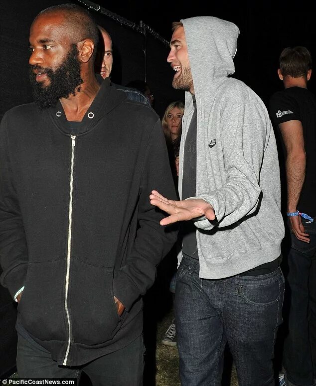 Пластилин сжатый в руках. Mc ride and robert pattinson. Is in his grips. Титаник презентация. Джиу джитсу армбар.