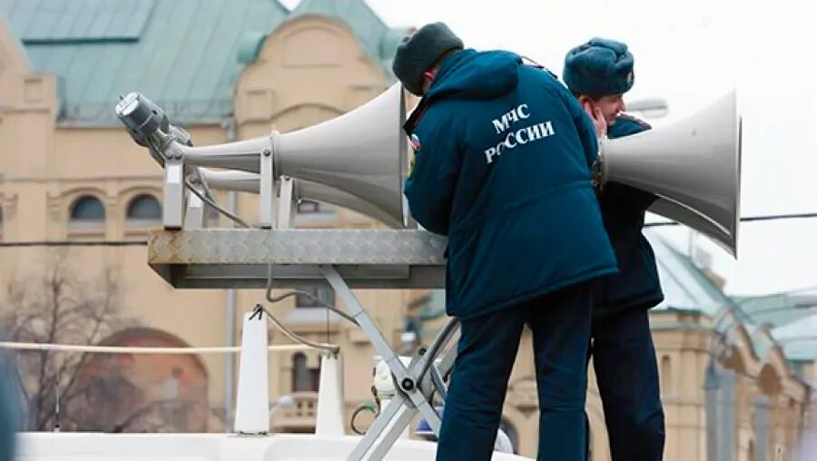 Микрофон для оповещения о чрезвычайных ситуациях. Сирена в ярославле 10 июня. На этой лодке спас. Сирена в ярославле 10 июня. Сирена в ярославле.