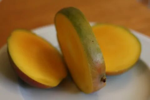 Как выглядит манго внутри и снаружи