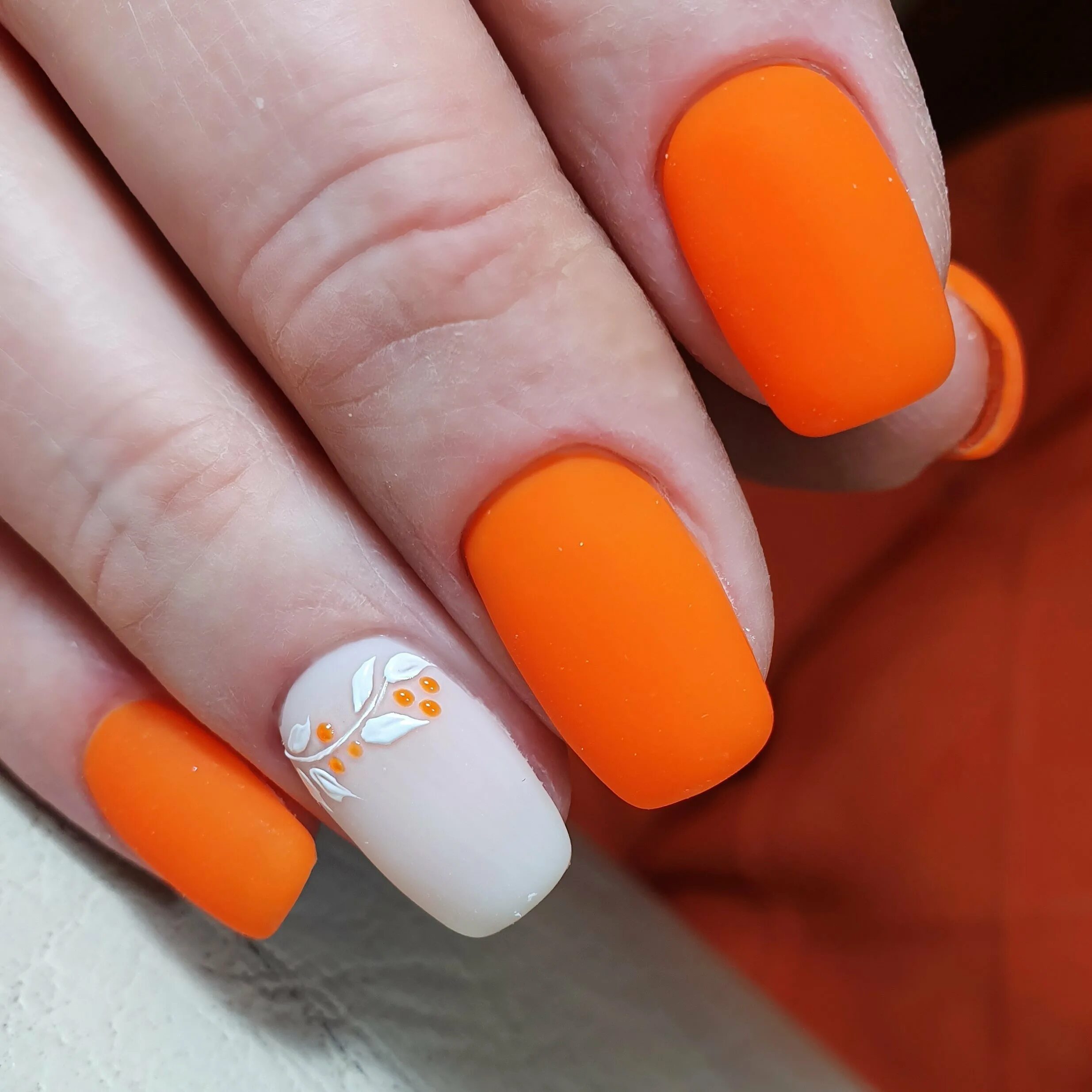 Оранжевый 1 1 20 август 2021. Яркие оранжевые ногти. Яркий оранжевый маникюр. Маникюр с оранжевым цветом. Оранжевые ногти маникюр.