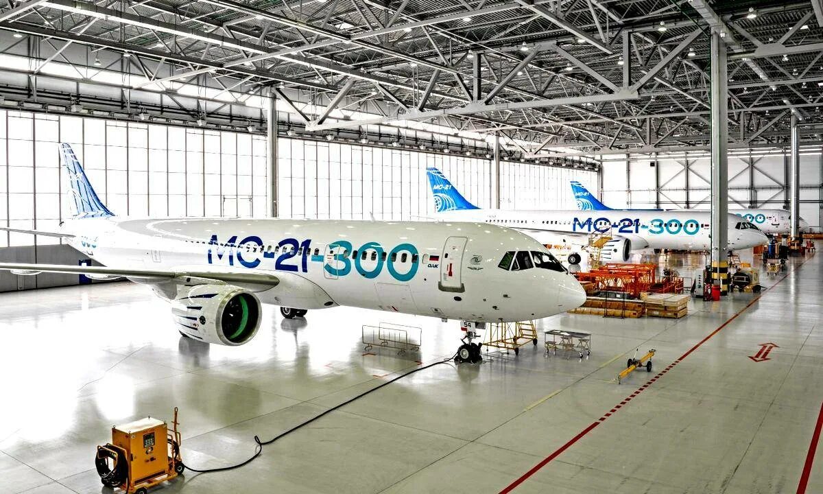 Мс 21 поставки. МС 21 300. MC-21 2021. Самолет Иркут МС-21. МС-21 300 двигатель.