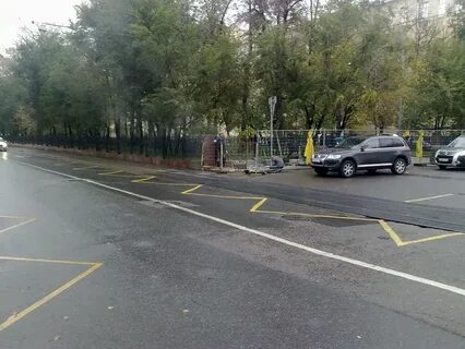 Желтая разметка на остановке