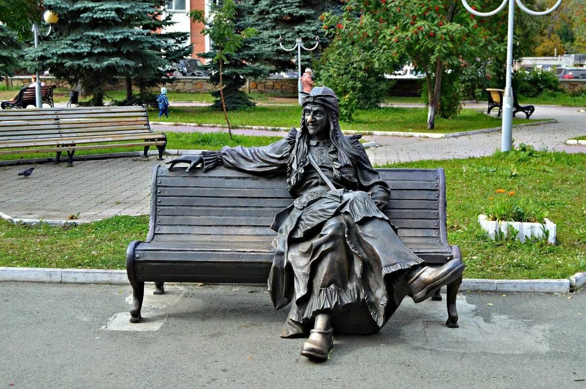 В каком городе находится памятник подневольным детям. Памятник бабе яге в челябинске. памятник бабе яге ирина лагошина. памятник бабе яге в екатеринбурге. памятник бабе яге на скамейке в екатеринбурге.