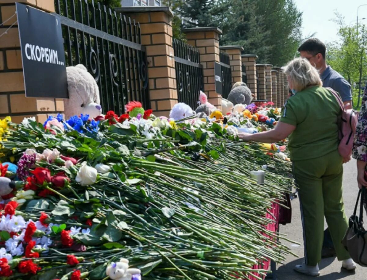 Трагедия уэйка. Казань 175 школа трагедия. трагедия в казани 11 мая 2025. казань трагедия в школе 2025.