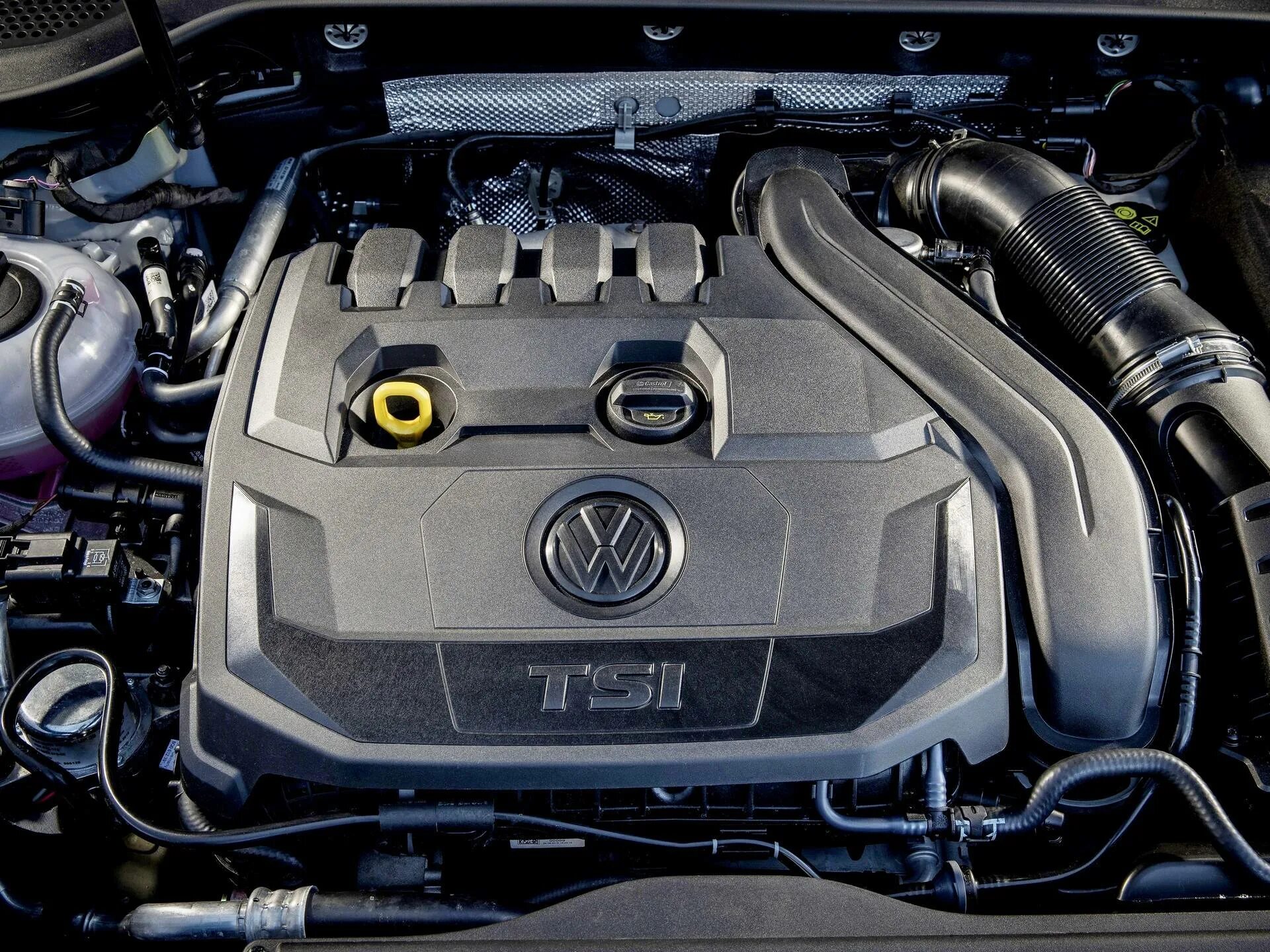 Бензиновые двигатели tsi. 1.5 TSI VW. Фольксваген 2.0 TSI. Гольф 7.5 1.4 TSI. 1.5 TSI VAG двигатель.