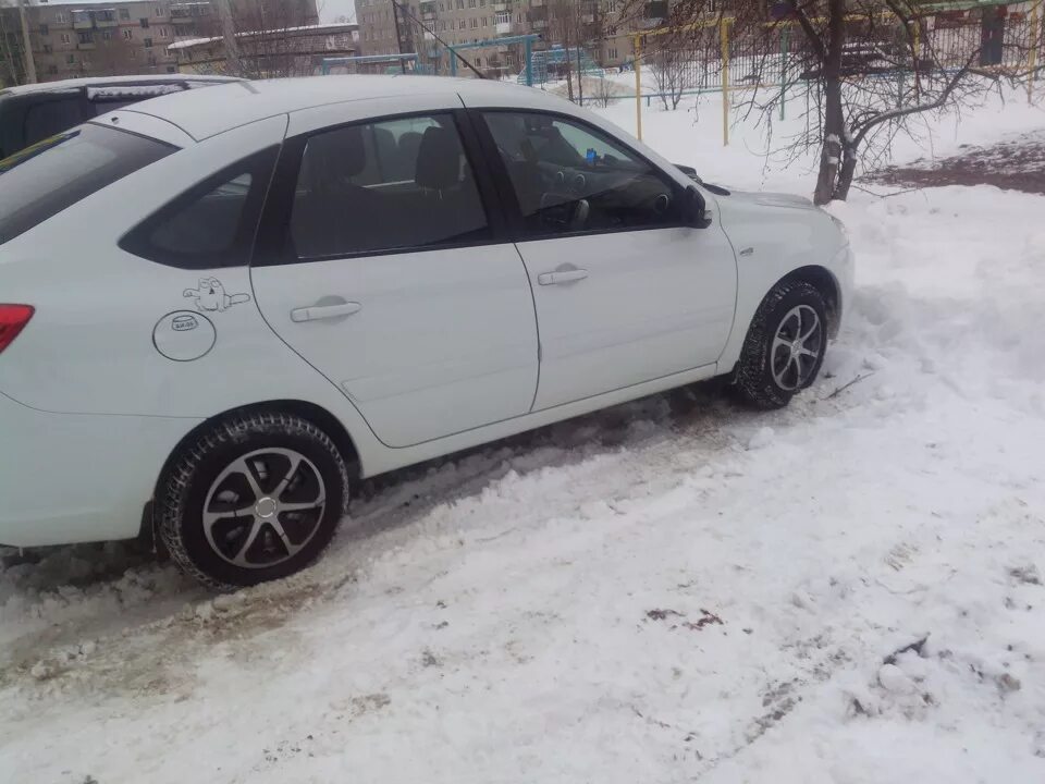 Диски КИК р14 Гранта лифтбек. Черные колпаки гранта