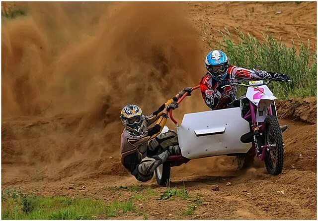 Мотокросс с коляской. Гоночный мотоцикл с коляской. Мотокросс с коляской урал. Урал кросс-750. Кроссовый урал с коляской.