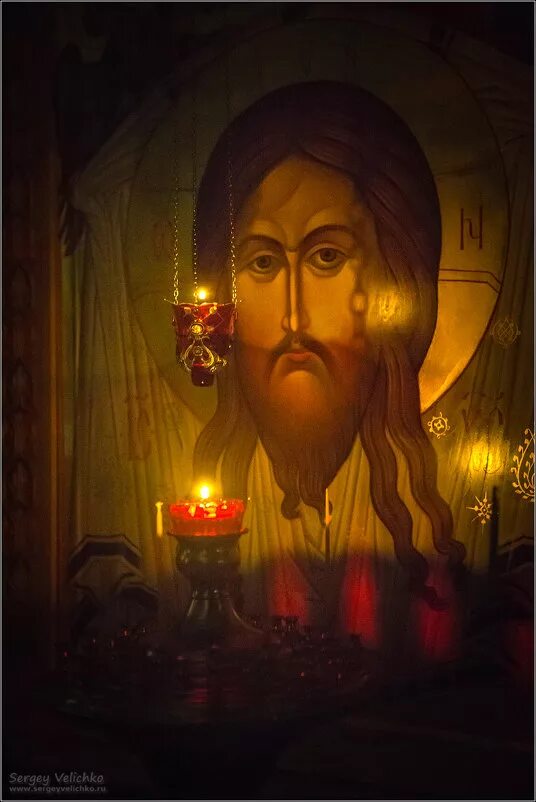 икона с лампадой. неугасимая лампада икона богородицы. икона с лампадой. икона лампада господа иисуса христа. лампадка перед иконой иисуса христа.