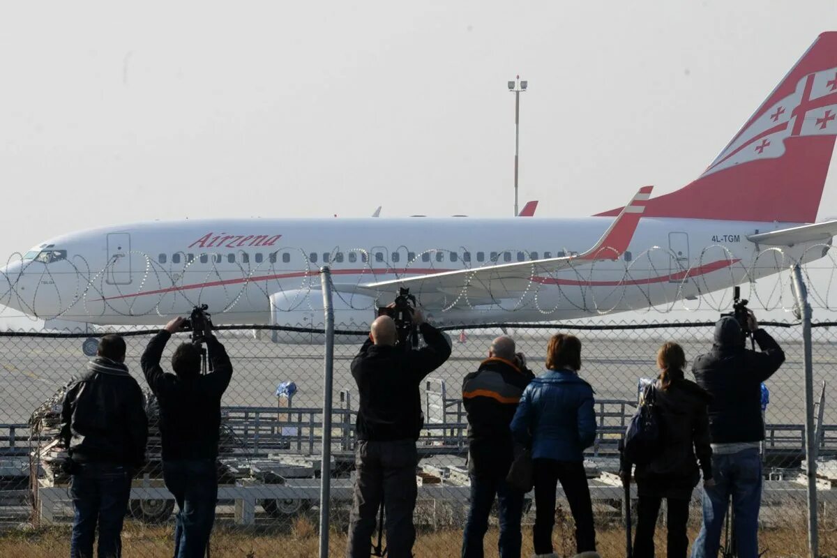 Самолет минск грузия. Самолёты Georgian Airways. Авиасообщение с Грузией. Грузия Россия авиасообщение. Авиакомпании Грузии.