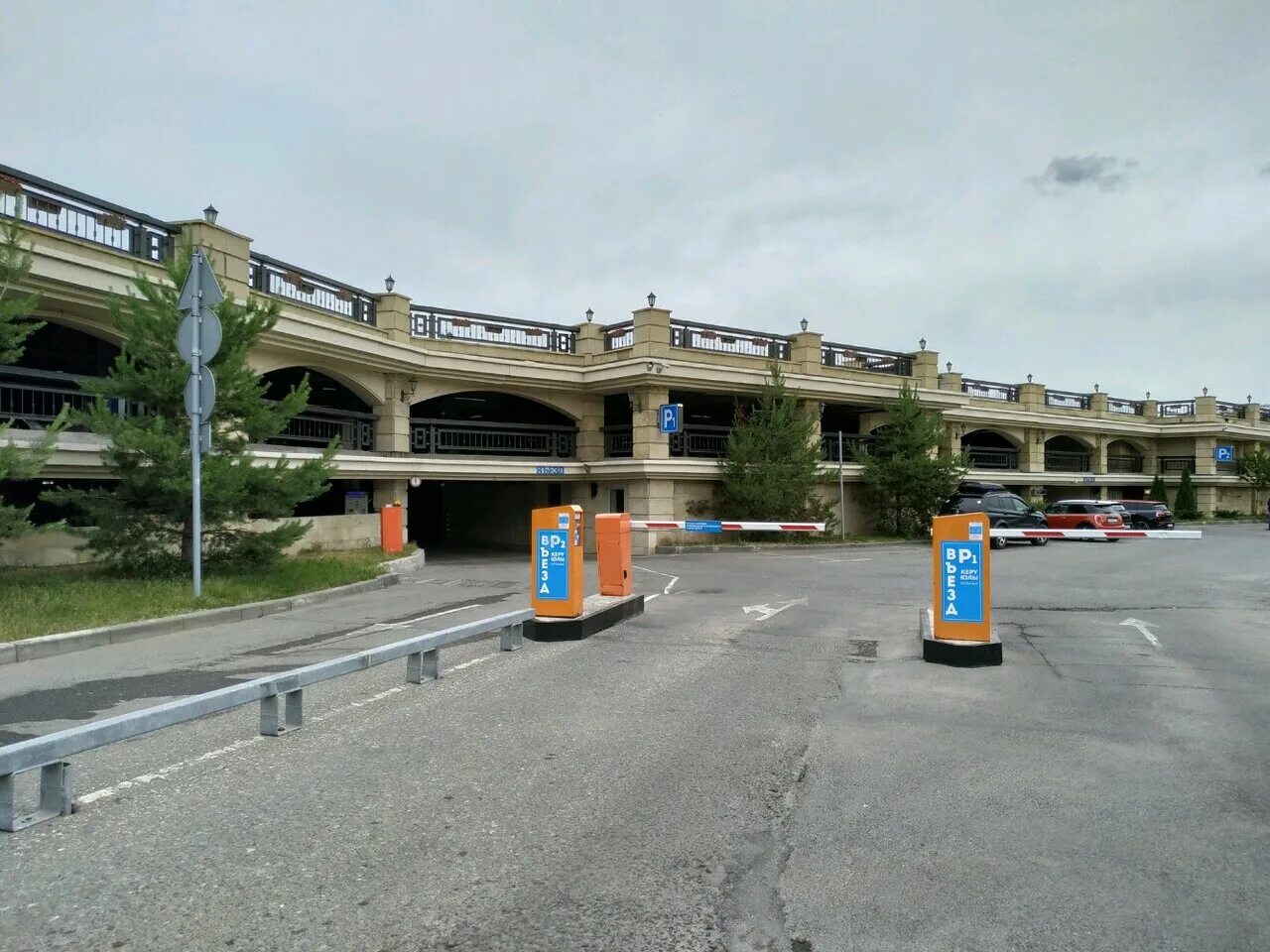 Чуйкова 62. Место в казани парковка с хорошим видом. Автомобильная парковка казань. Автомобильная парковка казань. Автомобильная парковка казань.