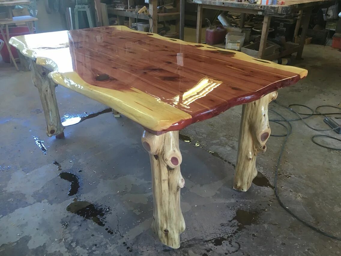 Самодельный деревянный стол. Ножки для стола из дерева. Деревянный стол из досок. Стол из дерева своими. Самодельные ножки