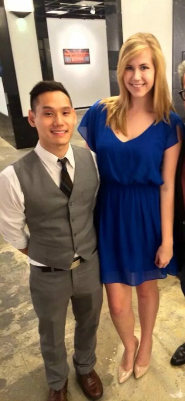 She is taller than him. Phoebe Tall man. Phoebe Tall man девушка 24 года. Amwf Anci. Tall woman short man.