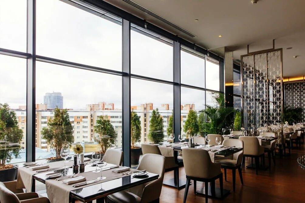 Ember ресторан. Эмбер минск терраса. ресторан ember terrace эмбер терраса минск. кофейня с панорамными окнами. ресторан с панорамными окнами.