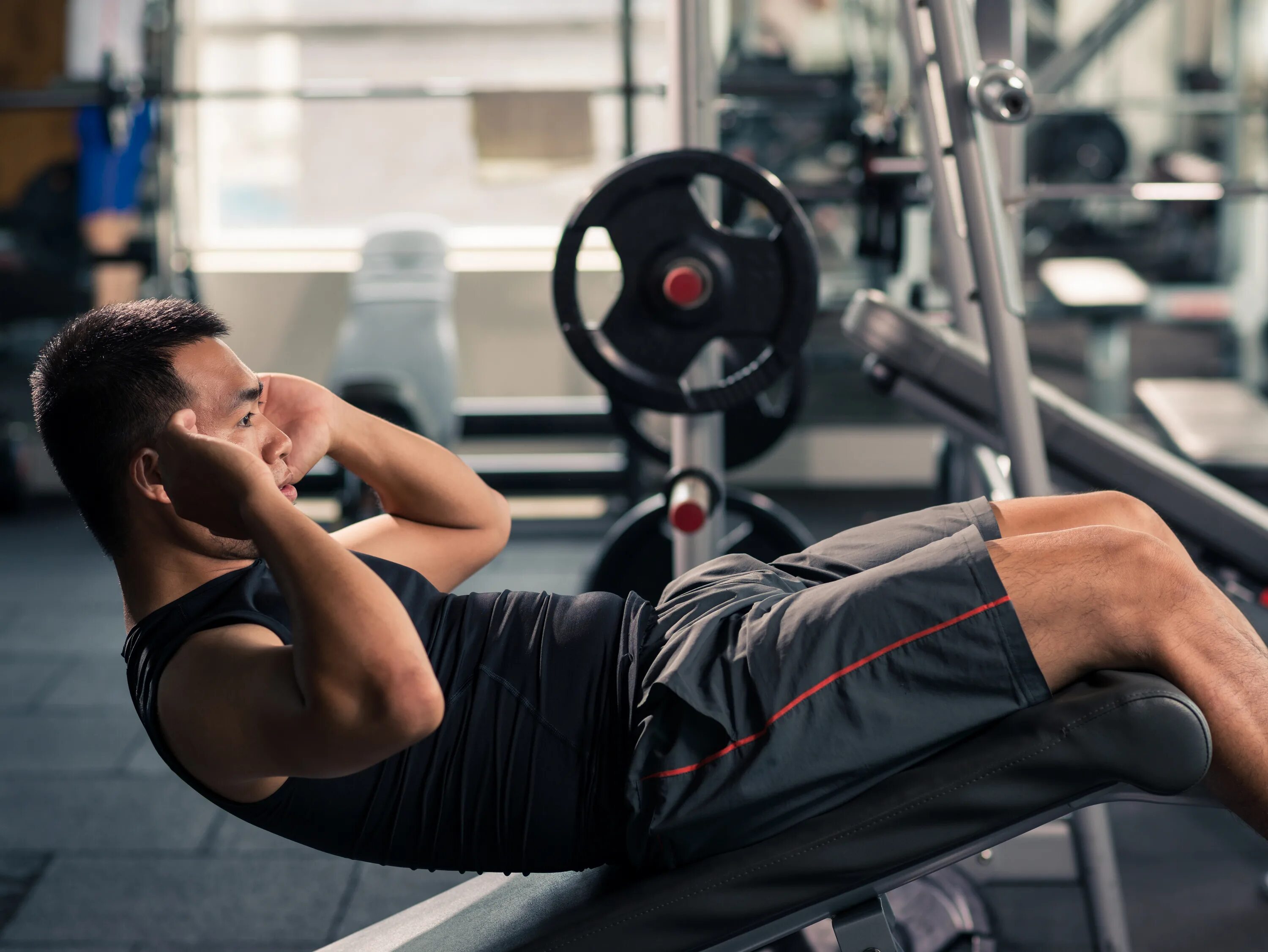 He went to the gym. Тренировки. Тяжелая тренировка. Тяжелые упражнения. Фото спортсменов.