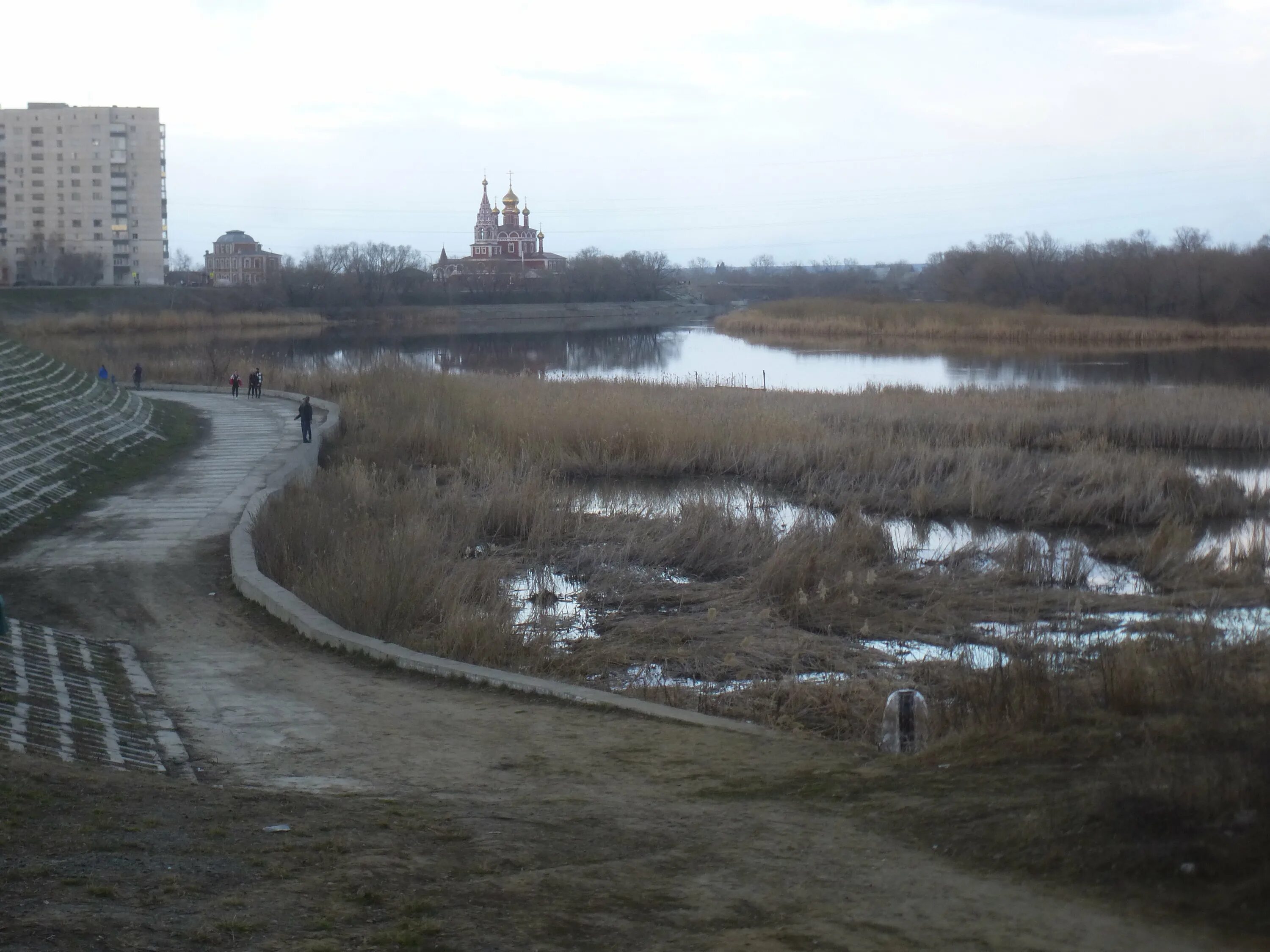 Тобол в реальном времени. Набережная реки Тобол в Кургане. Город Курган набережная Тобола. Тобол в районе набережной Курган. Курган набережная Климова.