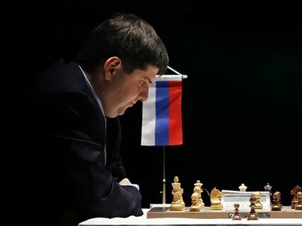 Шахматист а выиграет оба раза