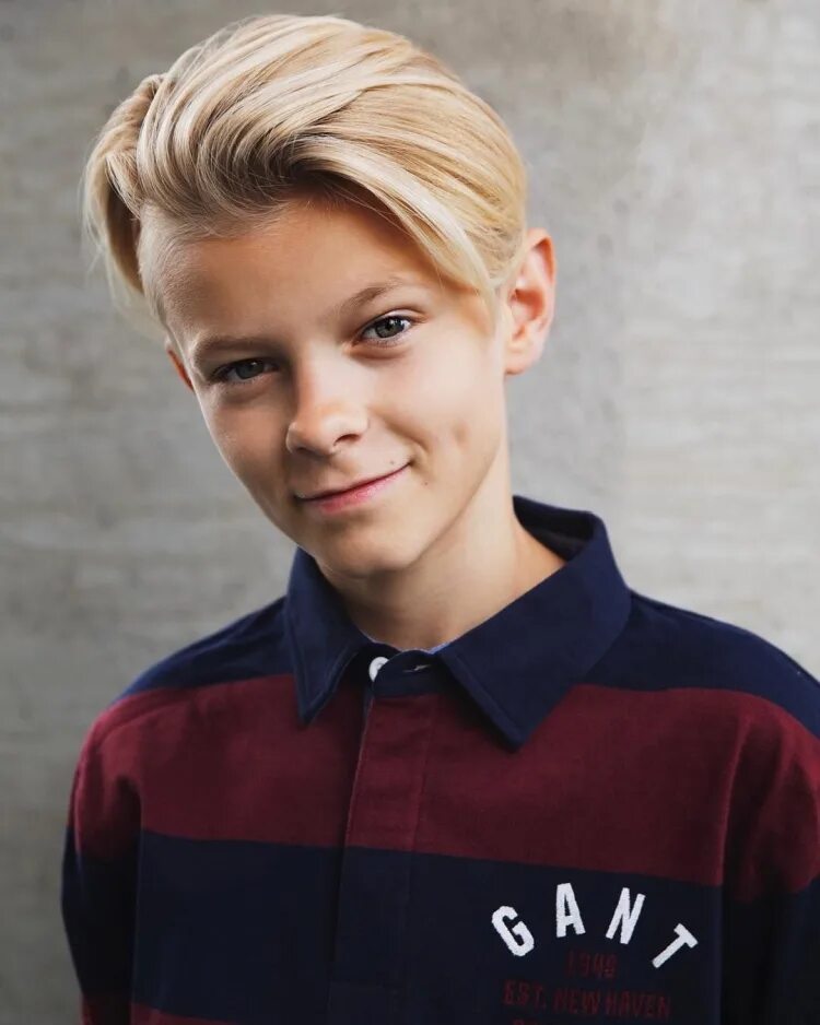 милая блондинка подросток. джастин бибер прическа 2022. современные подростковые стрижки. причёски для мальчиков. тео харальдсон.