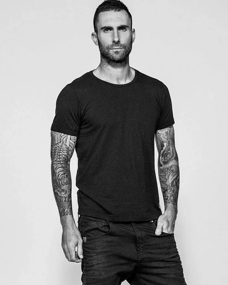 Марон файв. Adam Levine. Maroon 5 солист.