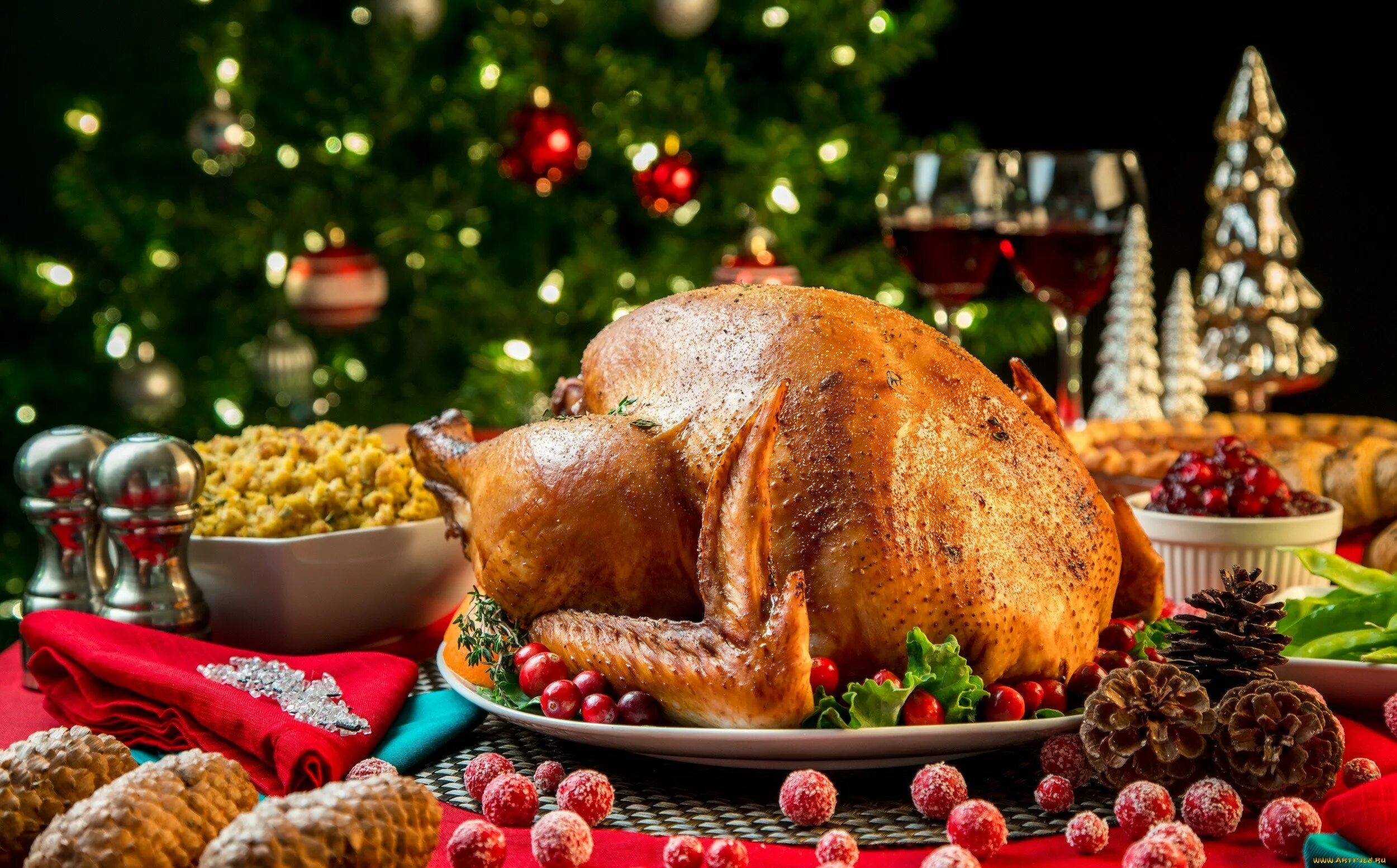 еда из ресторана на новый год.