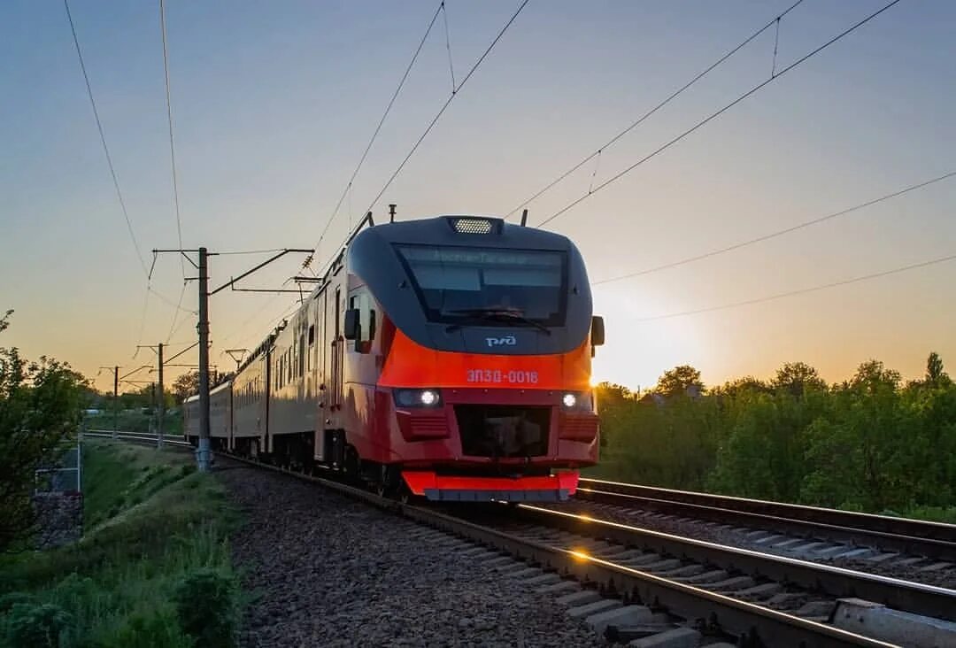 Электропоезд тогучин. Эп3д электропоезд. Эп3д Отрожка. Электропоезд эп3д Хабаровск. Эп3д Ростов.